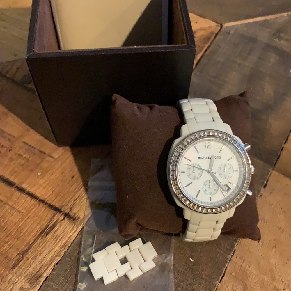 Michael Kors White watch - Picture 2 of 8